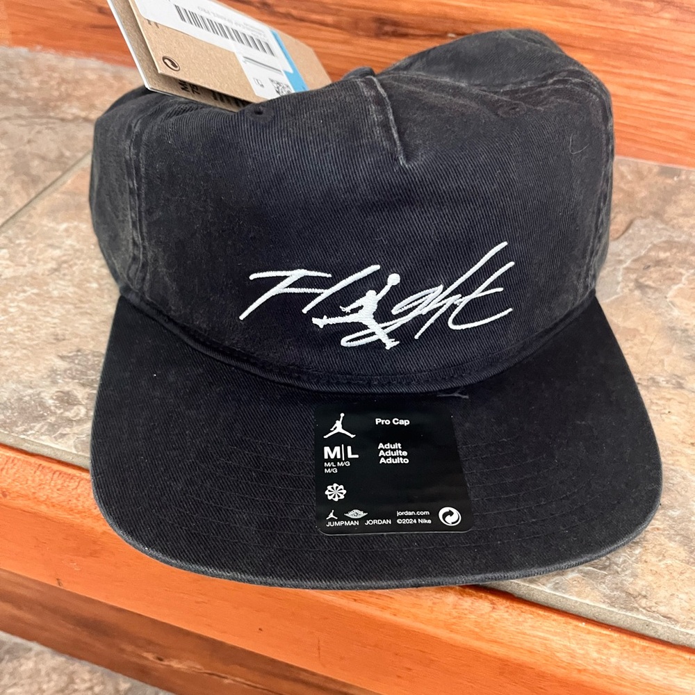 Nike AIR JORDAN Black and White Embroidered FLIGHT Snapback Hat